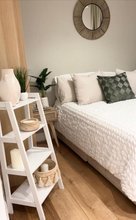 For Up To 6, Next To Big Ben & Eye Londen